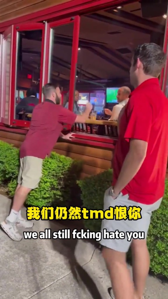 余恨未消！獨(dú)行俠球迷偶遇尼克-哈里森：我們?nèi)匀籘MD恨你！